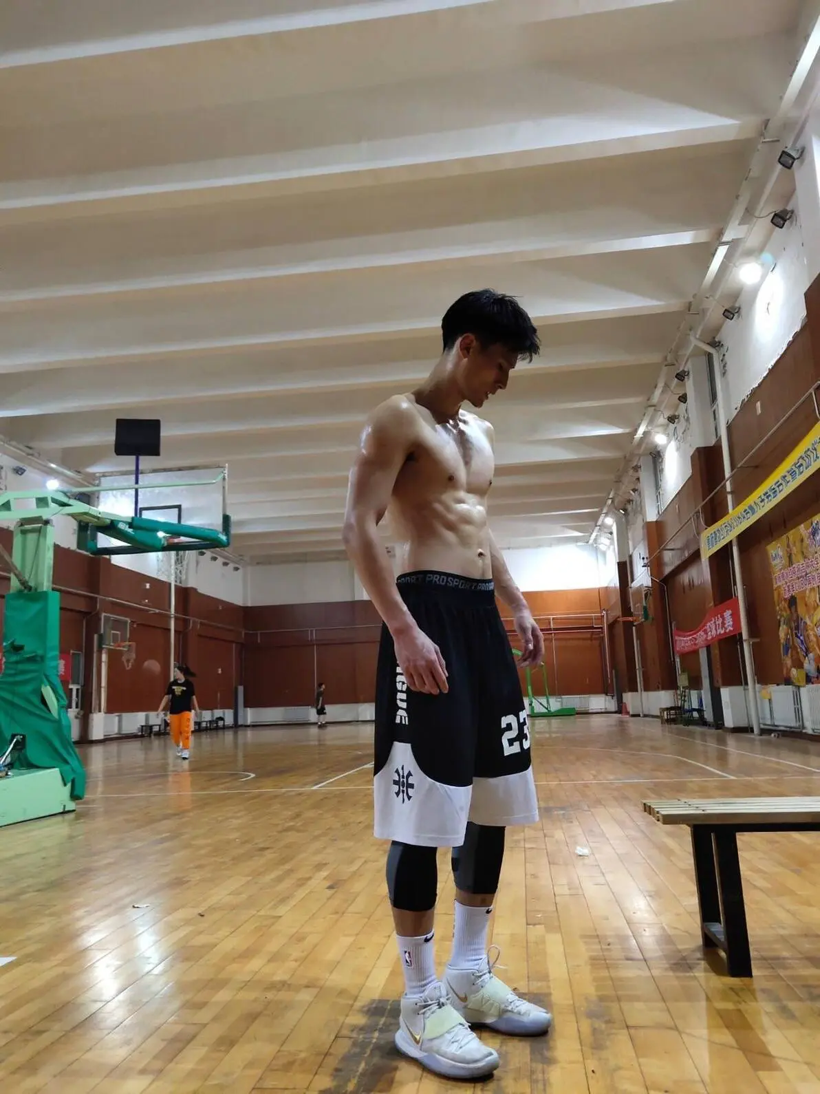 大学生球员如何应对季后赛压力_2